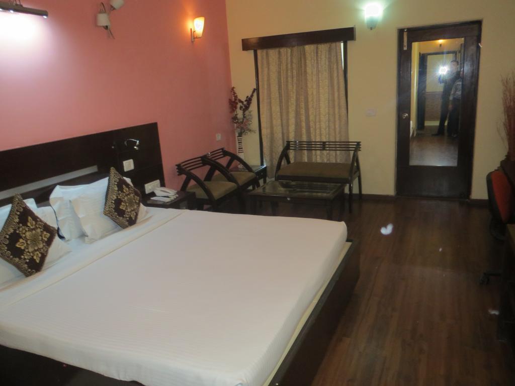 Green Villa Bed & Breakfast Нью-Дели Экстерьер фото
